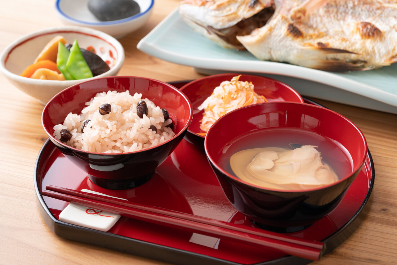 カバー画像:［医療提供体制］ 「お祝い膳」値段明示なし8割超　厚労省