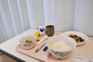 アイキャッチ:［診療報酬］ 赤字構造脱却へ、入院時食事療養費の引き上げ要望　栄養士会