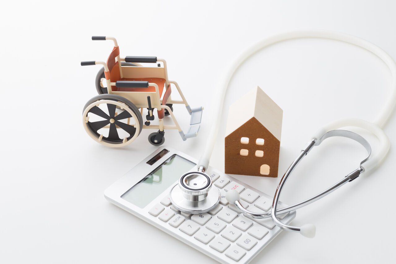 カバー画像:［介護］ 介護保険制度の持続可能性、負担の在り方で議論　社保審部会