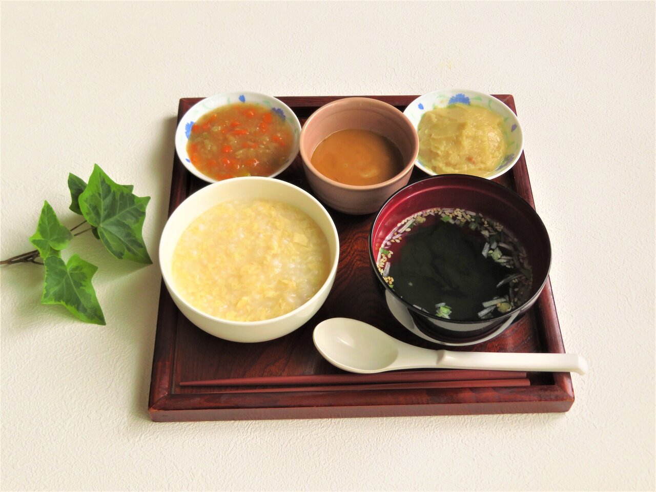 カバー画像:［診療報酬］ 入院時の食費の引上げ、嚥下調整食の評価など議論　中医協総会