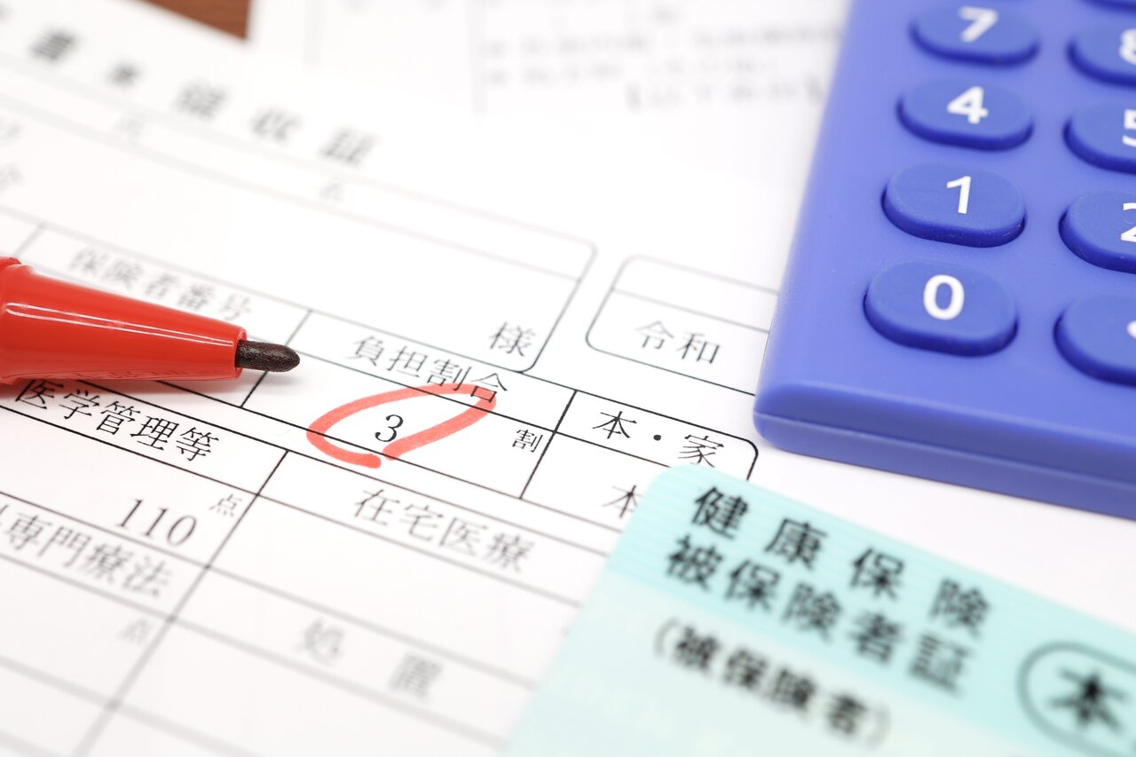 カバー画像:［医療提供体制］ 全世代型社会保障、法定調書活用で金融所得勘案へ　厚労省