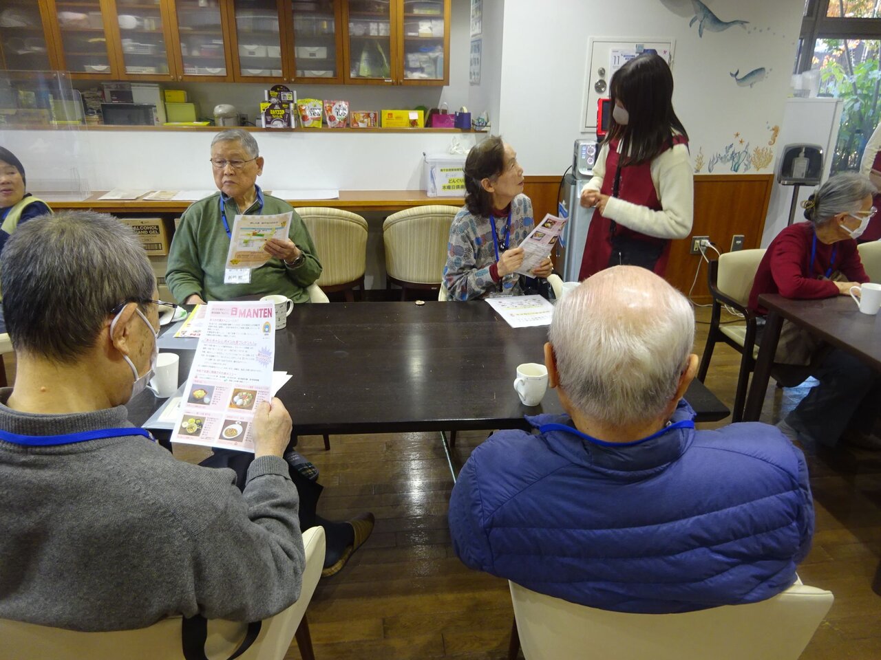 カバー画像:女子栄養大学の短大生が特別養護老人ホームで栄養支援を実施