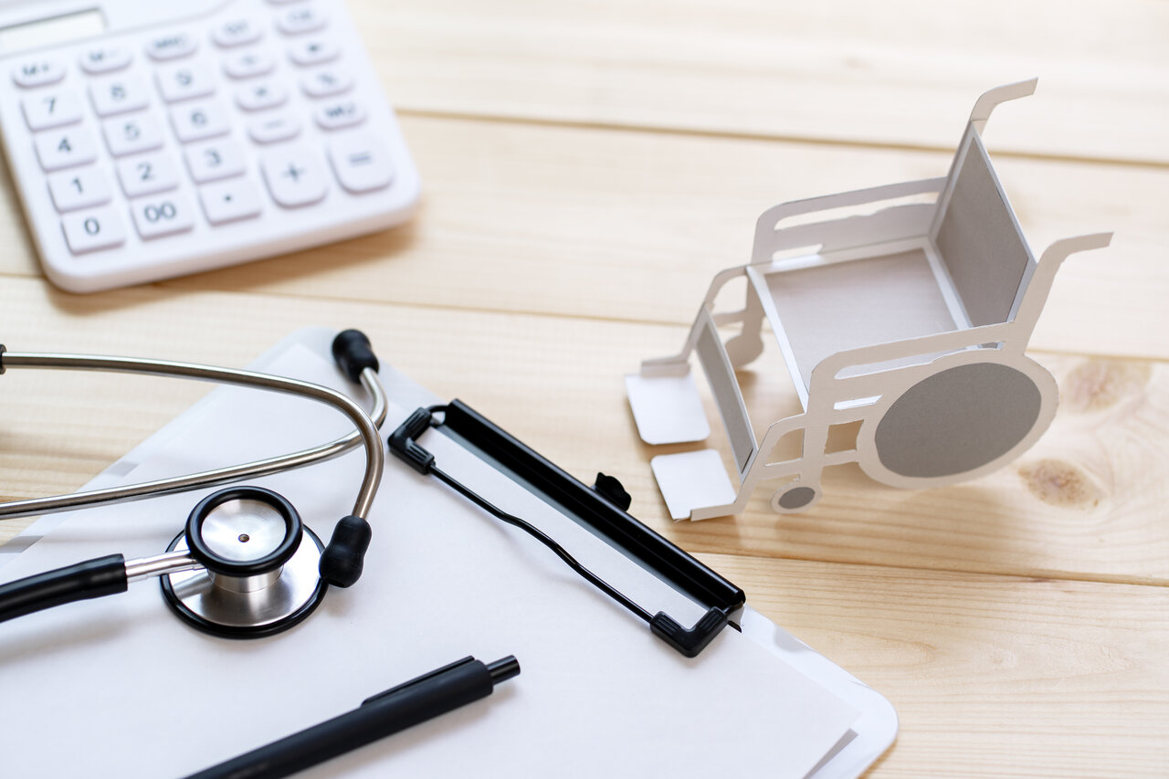 カバー画像:［介護］ 26年度介護報酬改定、審議報告案を概ね了承　社保審分科会