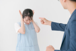 アイキャッチ:［医療提供体制］ カスハラ・求職者セクハラ対策の義務化で周知依頼　厚労省