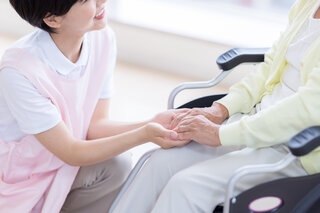 アイキャッチ:［看護］ 看護職員の養成・確保の在り方検討会、看護職員の資質で議論続く