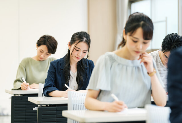 アイキャッチ:［医療提供体制］ 多様な人材の参入も視野に、養成課程の在り方検討　厚労省