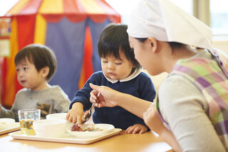 アイキャッチ:厚労省「食環境戦略」オープンフォーラム2026が11月に開催！民間45事業者と挑む減塩・栄養課題解決の現在地と栄養士実務へのヒント