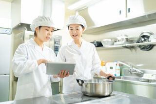 アイキャッチ:学校給食衛生管理基準の改正に向け文科省が5団体へヒアリング実施　牛乳の配送弾力化や水産物の非加熱提供など現場実務への影響